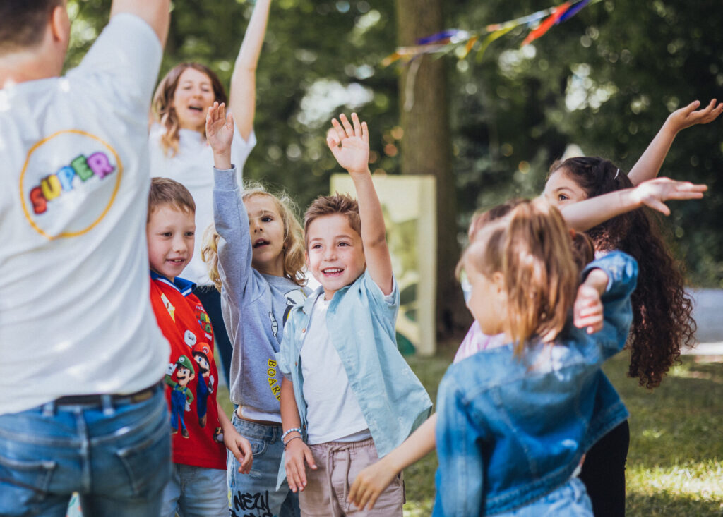 Animación infantil para ceremonias con juegos y actividades al aire libre de Súper Animación